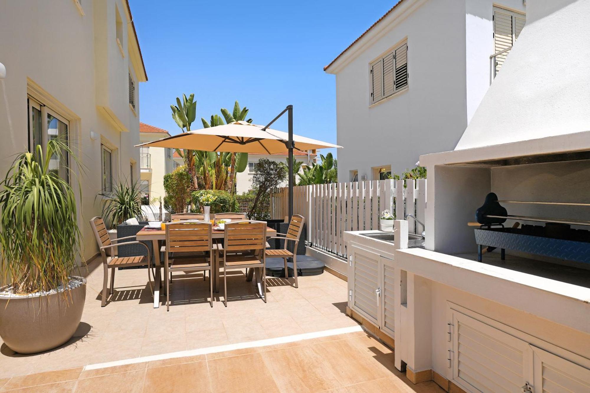 Artemis - 30m From Pernera Protaras