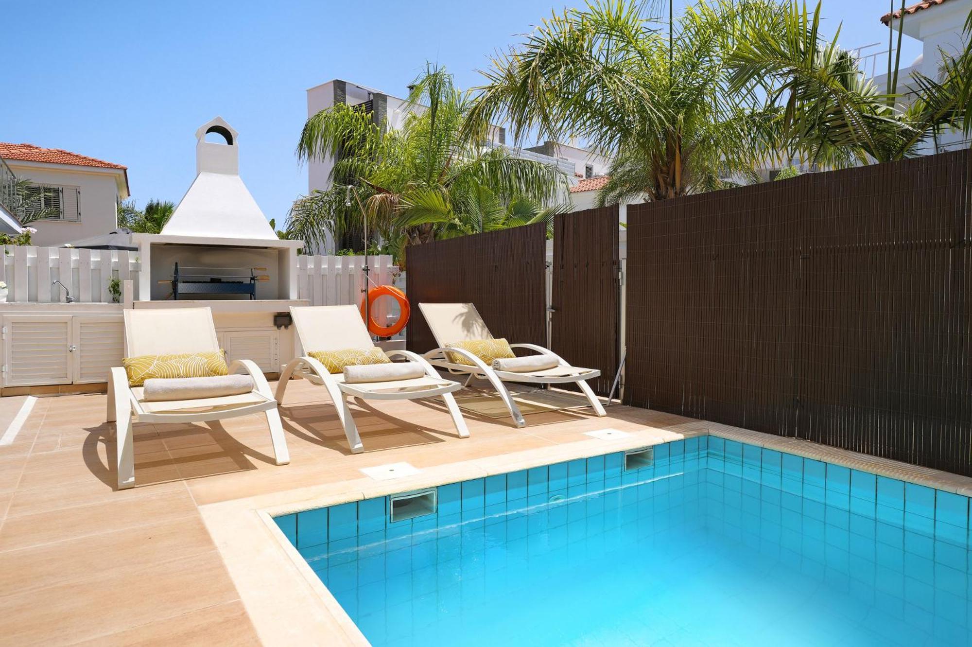 Ferienhaus Artemis - 30m From Pernera *